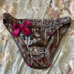 Silk Underwear with Bow Accent Christmas print